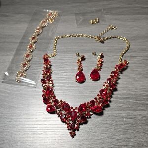 Luxurious Red and Gold Necklace Set